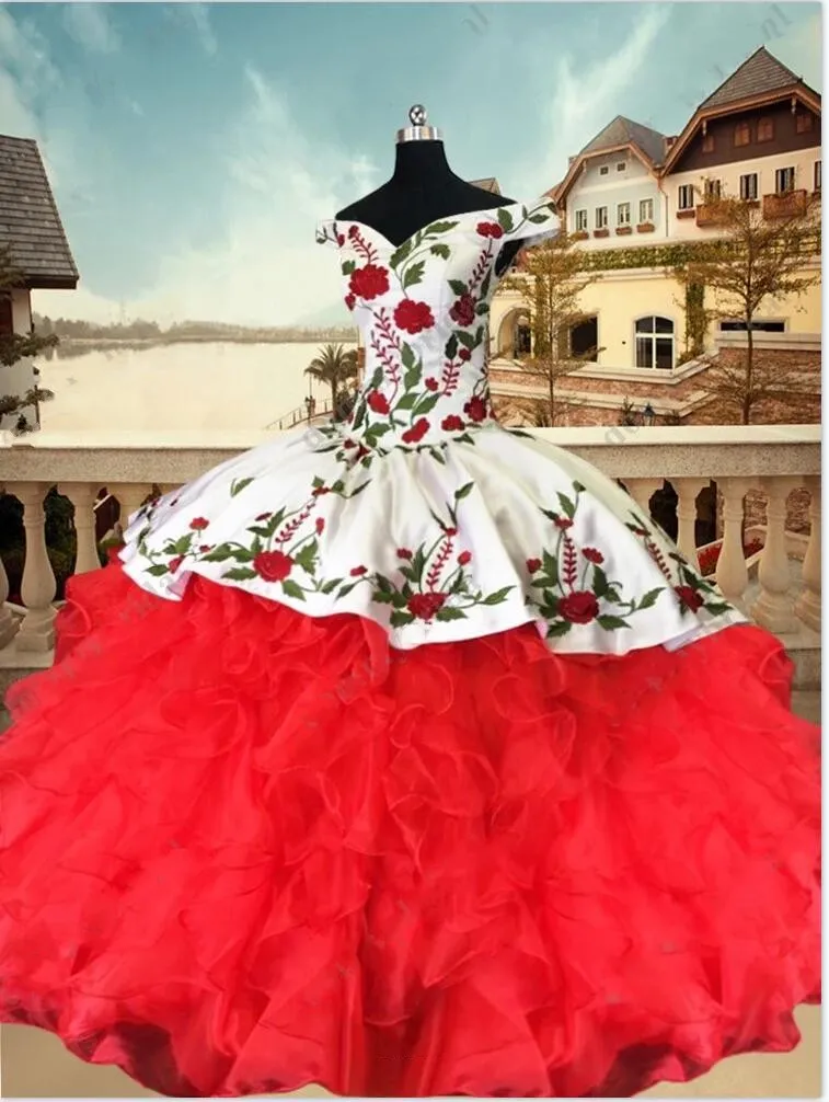 2023 Abiti Quinceanera ricamati vintage Ball Gown Off The Shoulder Ruffles Organza Satin Sweet 16 Girls Prom Pageant Dress268Y