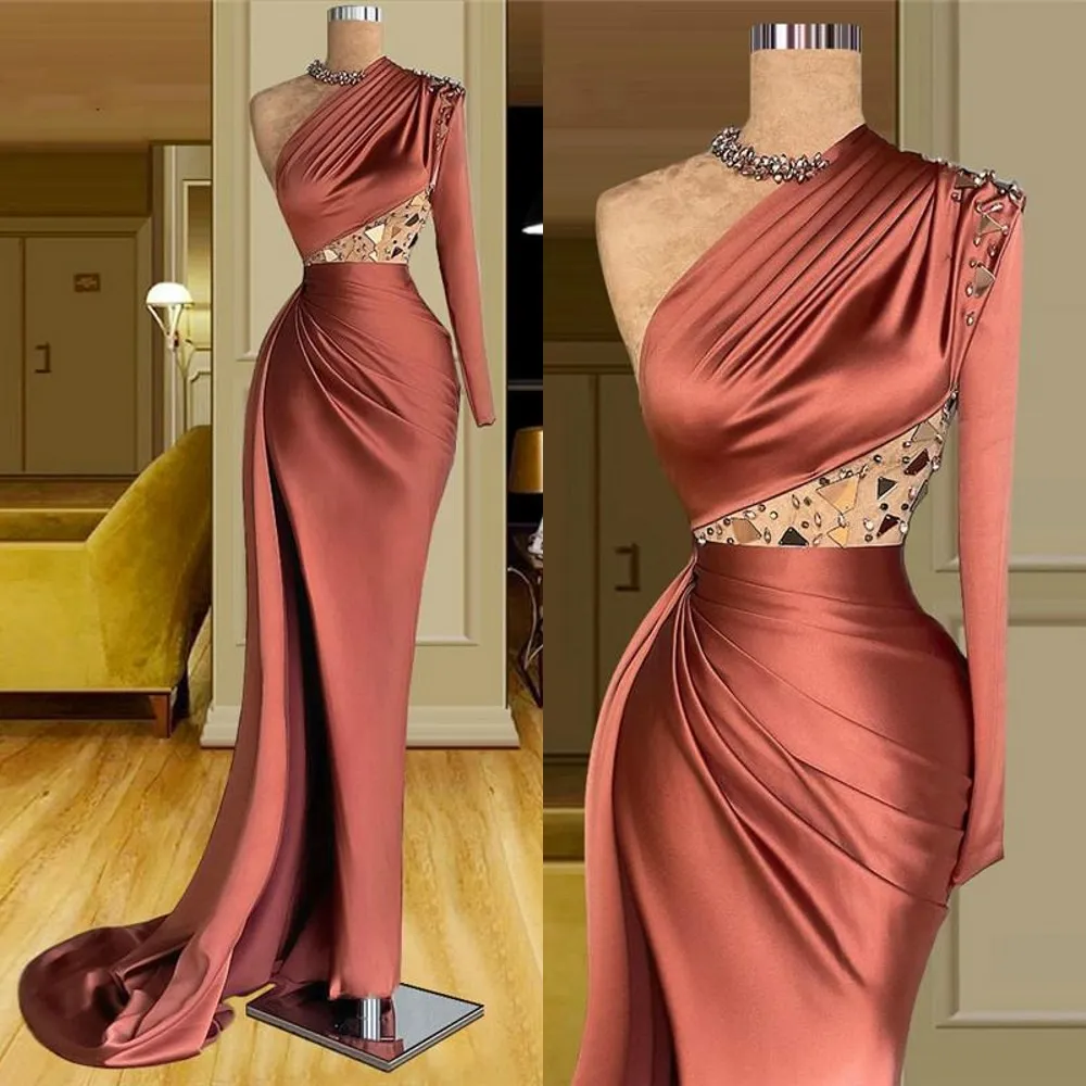 2021 Sexy Arabic Dubai Evening Dresses Wear One Shoulder Crystal Beads Long Sleeve Plus Size Party Prom Gowns Sheath Side Split Cutaway Sides Floor Length