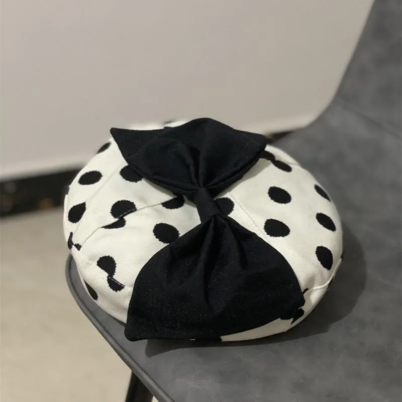 Berets Korea Sweet andかわいい弓ベレット帽子秋の冬のファッションドットモデリングイギリスのレトロ女性の画家