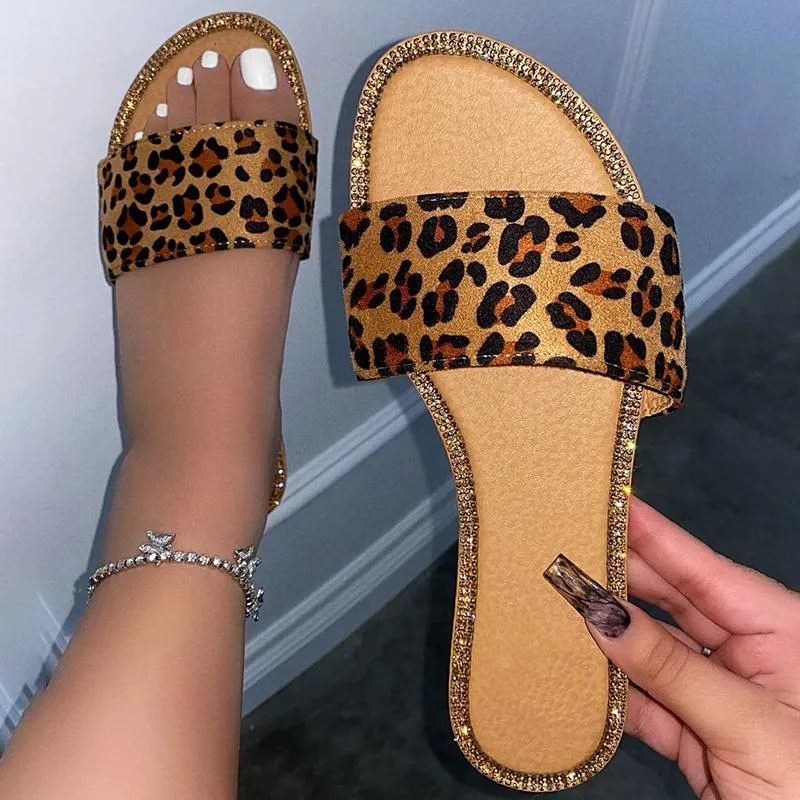 Chinelos Leopardo Mulher 2021 Mulher Verão Cristal Flats Mulheres Moda Slides Senhoras Calçado Feminino Sapatos de Praia Plus Size