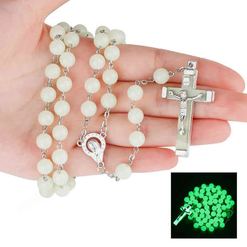 女性のための暗いロザリオのネックレスのための輝く女性inri crucifixクロスペンダント8mmビーズチェーン宗教信仰の宝石類G1206
