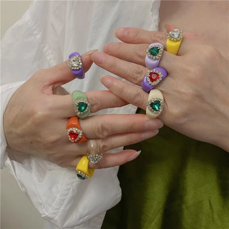 結婚指輪LOVOACCレトロな韓国の光沢のあるラインストーン愛の心女性キャンディーカラー樹脂Arcylic Chunky Ringの声明の付属品