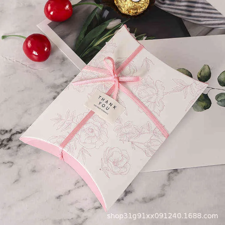 Cajas de joyas 50 unids / lote Nuevo Colorido Almohada Cinta Arco Presente Floja Bolsa Kraft Caja de papel Favores de boda Regalo Fiesta de Navidad Suministro 1129