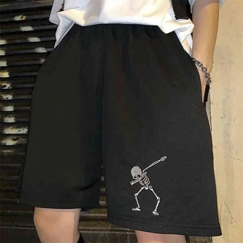 メンズ面白いショートパンツ夏の韓国原宿のレトロ詐欺スカル刺繍緩いカジュアルスポーツ男性女子学生ズボンヒップホップ210713