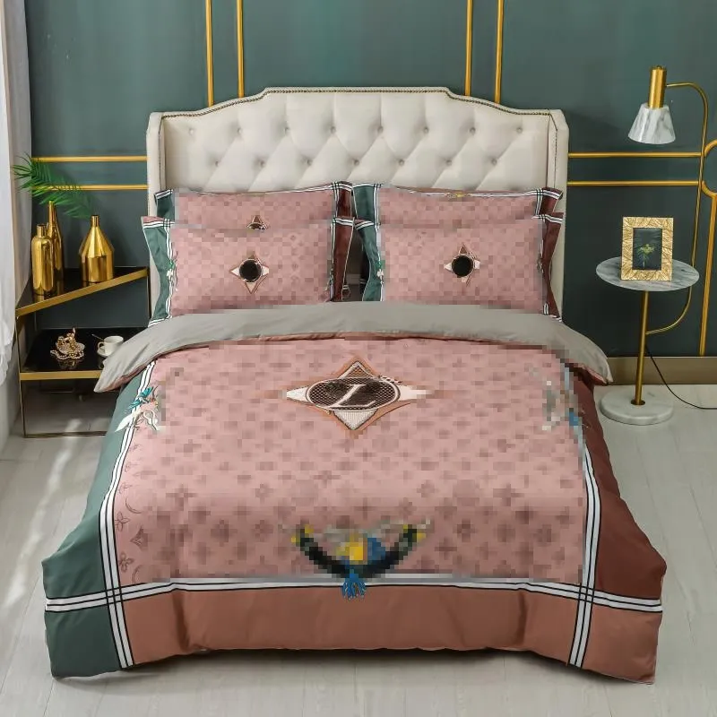 Designer de cama de cama de luxo conjunto de moda marca cama tampa de edredão lençóis colaborador aquecido e confortável fardos
