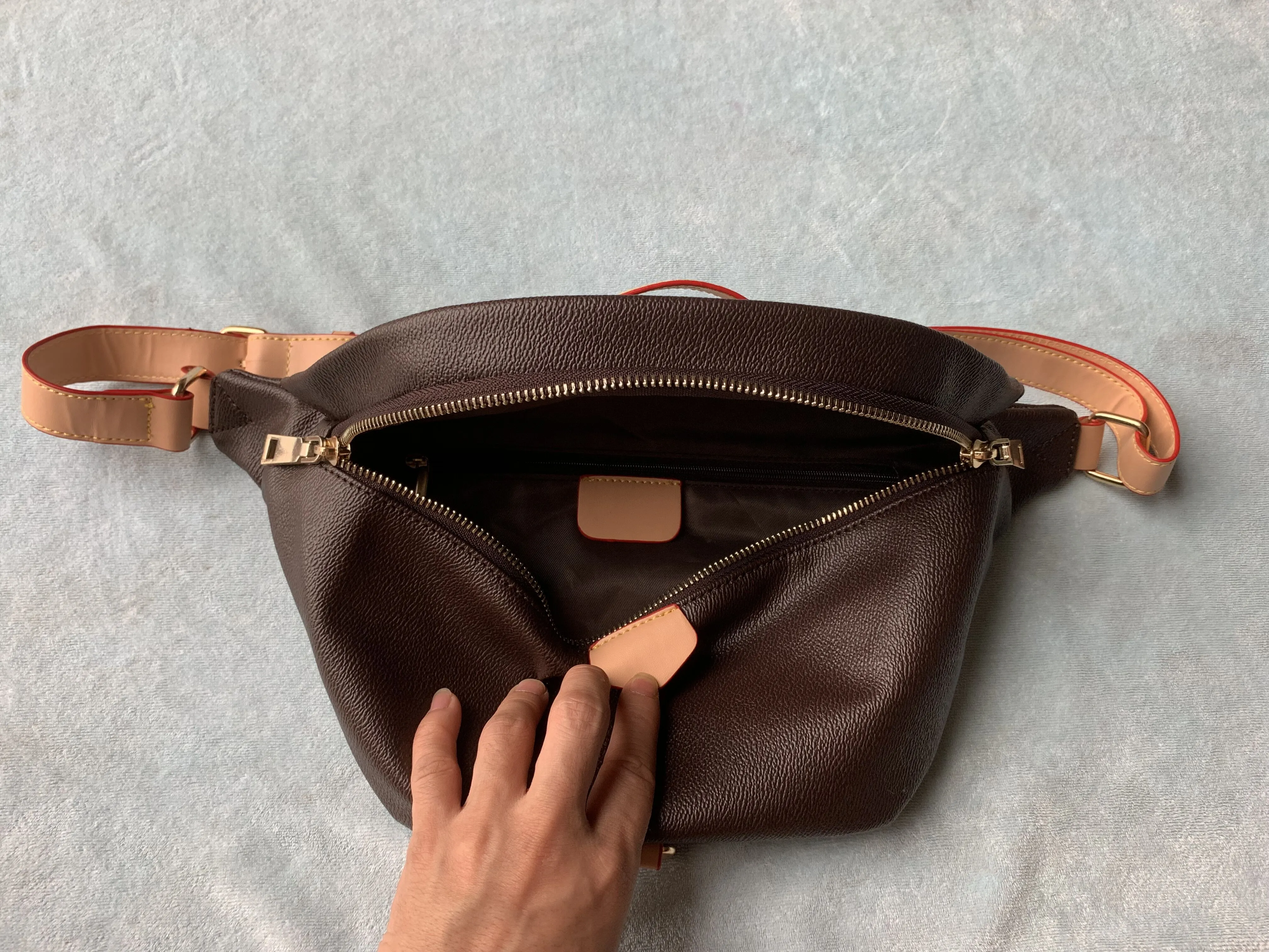 최신 Stlye 유명한 Bumbag 크로스 바디 패션 숄더 가방 갈색 허리 가방 Bum Unisex Waist Bags #M43644 크기 37x14x13cm 001