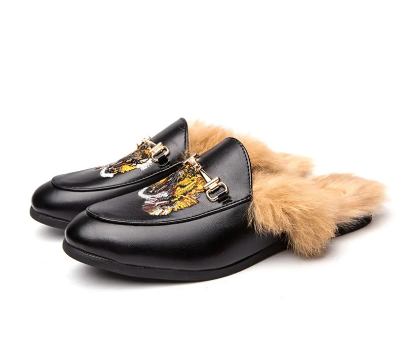 Pantofole in pelle per uomo moda lussuosi sandali moli moli black muli scarpe casual estate di punta di punta di piede da uomo grande dimensione di grandi dimensioni
