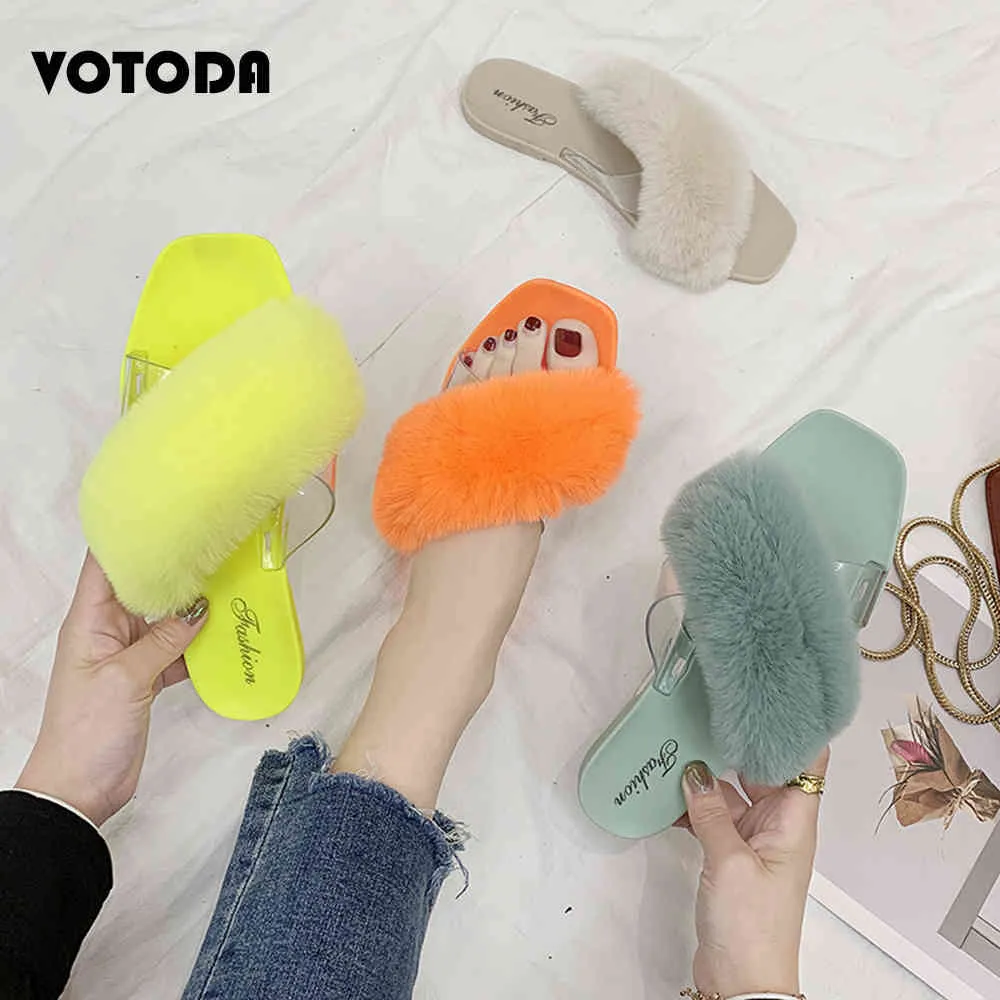 2020 Femme d'été Pantoufles Fluffy Faux Sandales de fourrure Mignonne Peluche Flip Flops Femmes Croix Types transparentes Lady Outdoor Flat Chaussures