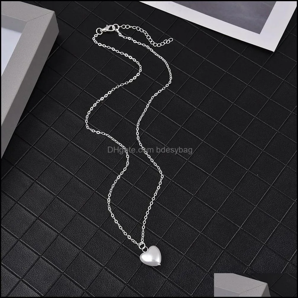 New Classic Clavicle Chain Necklace Small Love Heart Pearl Pendant Necklace for Pearl Choker Necklace for Women Valentine`s Day Gift