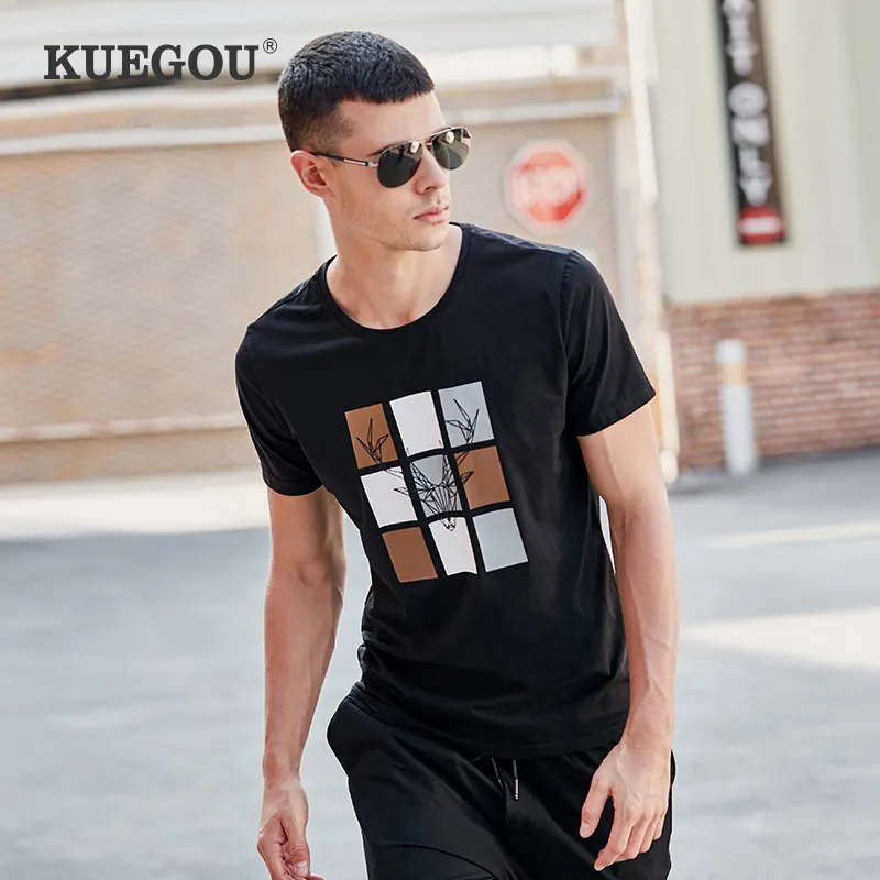 Kuegou Stretch Cotton Men's T-shirt Verão Moda Geométrica Impressão Camiseta Mangas Curtas Slim T Camiseta Homens Top Tamanho UT-09324 210524
