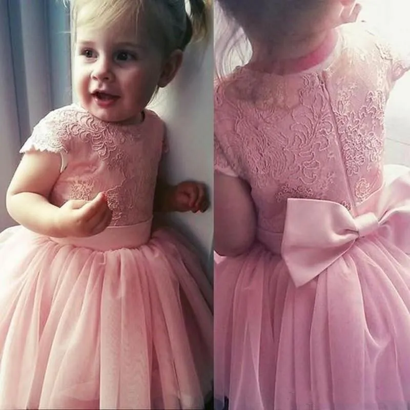 Vintage blomma tjejer klänningar baby spädbarn toddler dop kläder med tutu spets tulle boll klänningar födelsedagsfest båge blush rosa billigt
