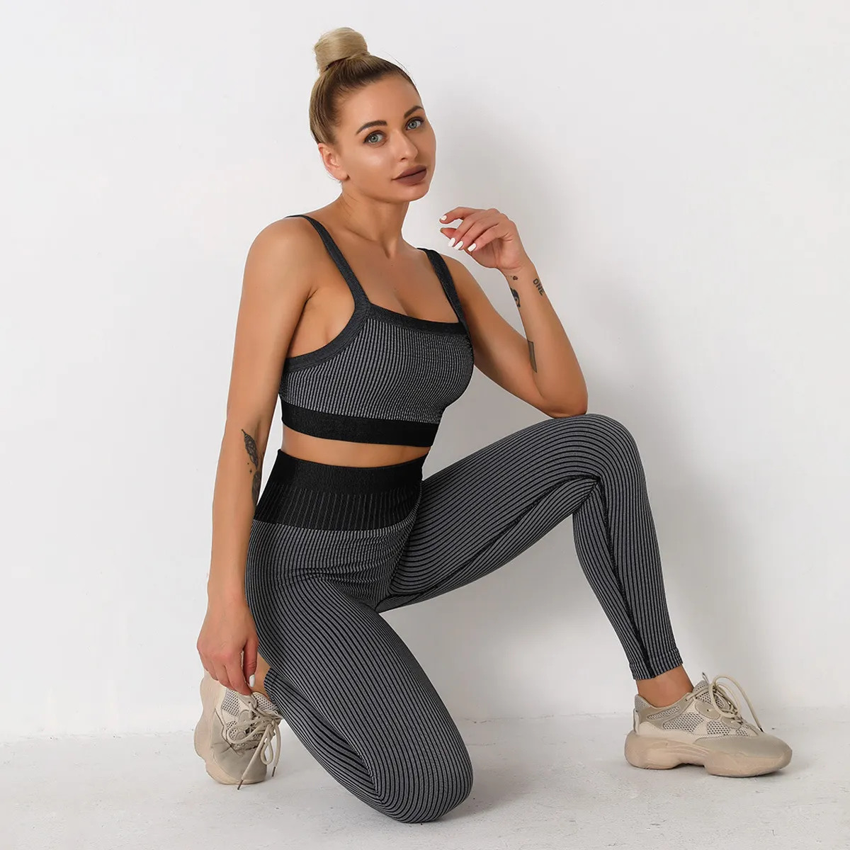 TRACKSUITS Designer Yoga Wear Womens Dräkt Gym Outfits Sportkläder Fitness Justera Pant Leggings Workout Set Tech Fleece Active Woman Sexy T Shirts Ny stil för Girls Bra