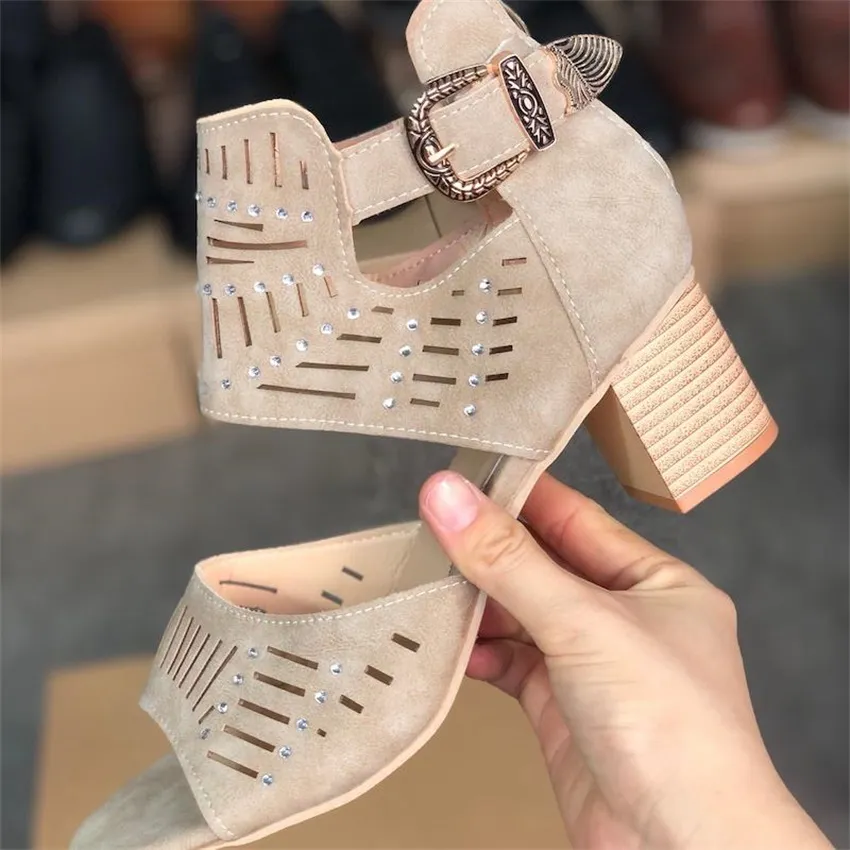 Kvinnor Sandaler Peep-Toe Läder Skor Sexig Hål Ut Högklackat Plattform Sko Sommar Rhinestones Kristaller Sandal Med Metall Spänne Storlek 35-43 02