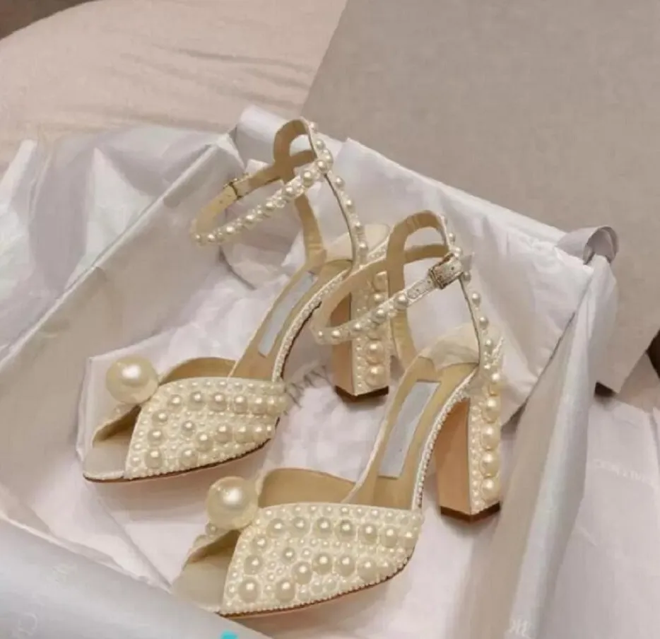 Elegante novia Zapatos de vestir de novia Sandalias de perlas de Saracria Perlas blancas Adornadas Sexy Niza Tacones altos Correa de tobillo Bombas de mujer EU35-42 CON CAJA