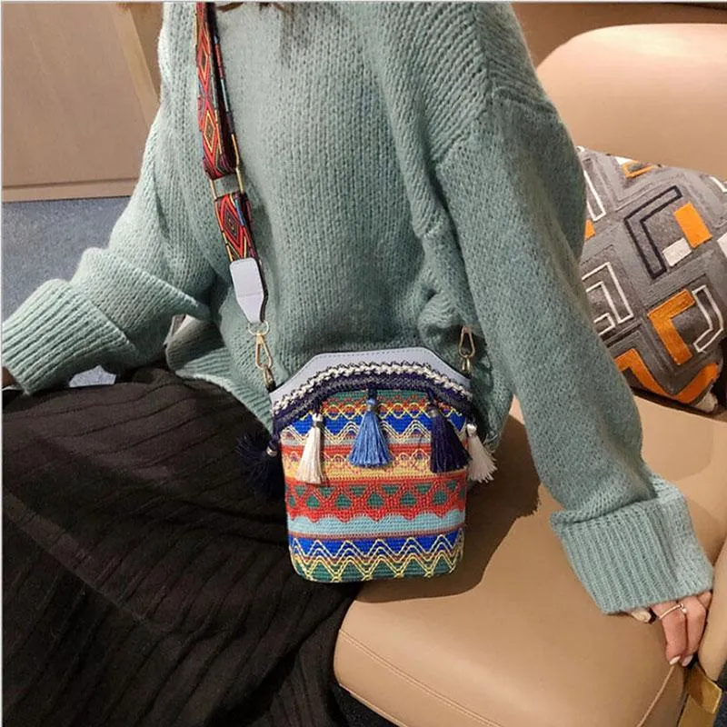 Wieczorowe torby dorywczo ręcznie tkane hobo crossbody etniczne słomy damskie torebka retro klapa rattan plaża pompon