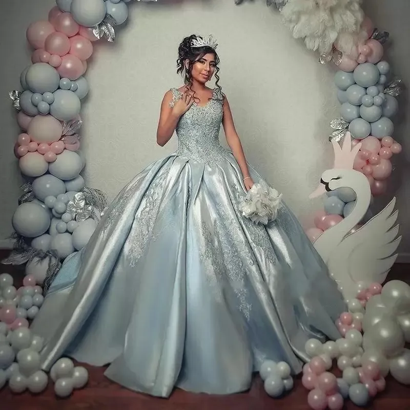 Gökyüzü Mavi Balo Quinceanera Elbiseler Boncuk 3D Çiçekler V Boyun Örgün Balo Abiye Tatlı 16 Elbise Vestido De 15 Anosm452