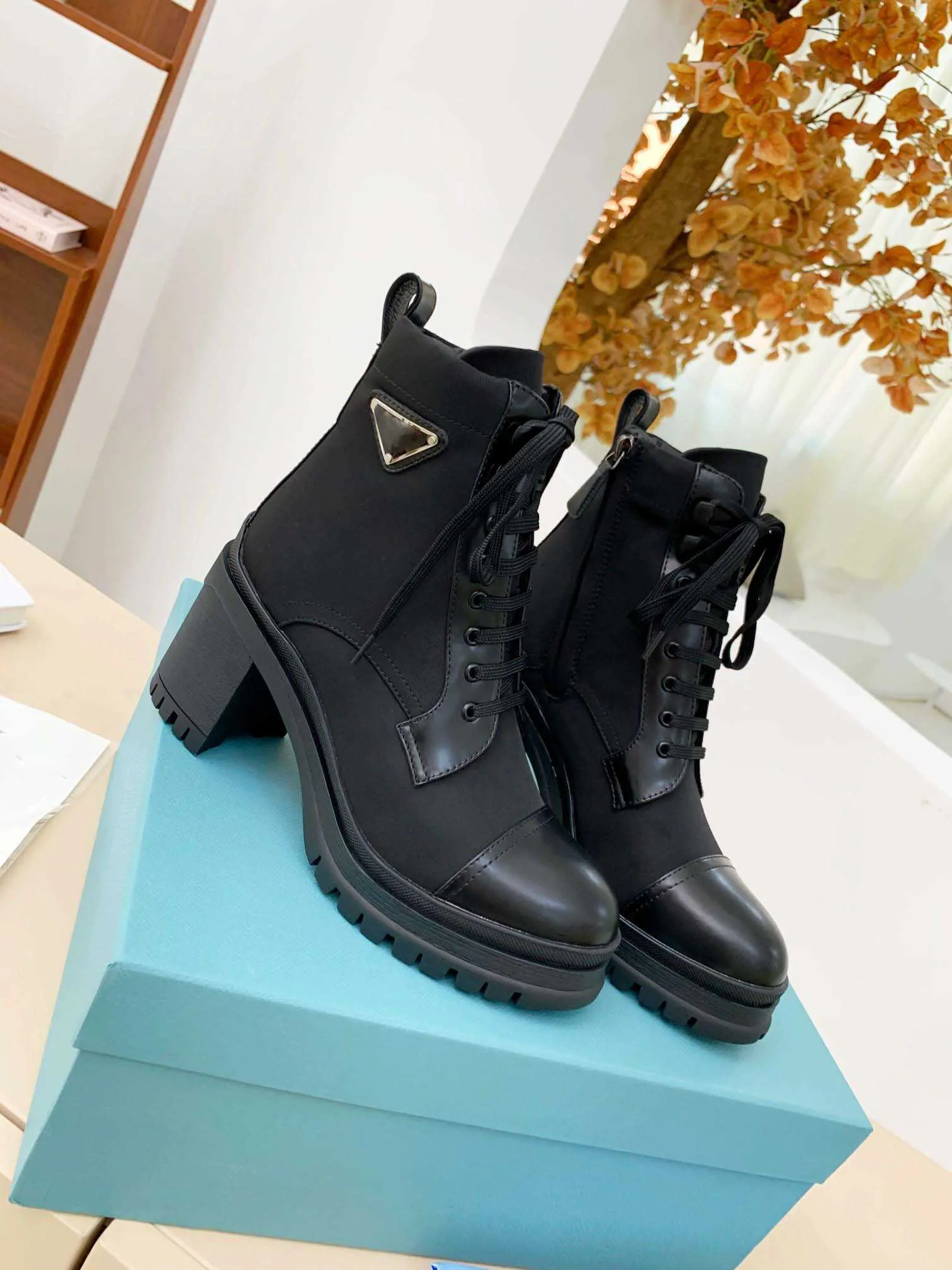 2024 Designer Leather and Nylon Ankle Boots Brushed Laced Boot Women Biker Australia Platform Heels Winter Outdoor Sneakers Size 35-41