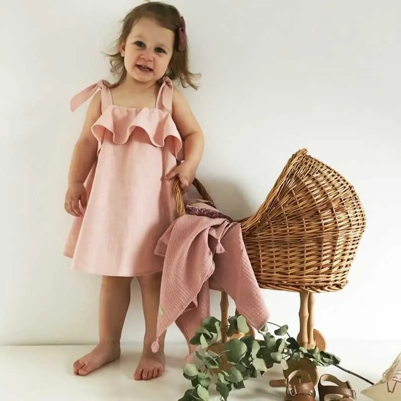 Fashion Girls Dress Summer Bomull Linne Skulderlös Toddler Outfits Ruffles Bröst Barnkläder Q0716