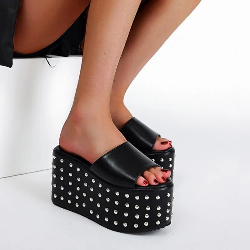 Sandálias Mulheres chinelas de 10 cm saltos punk rivet senhoras de verão girl 2021 plataformas cunhas sapatos gladiador