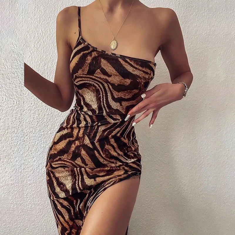 Tiger Stripe Printed Dress Ladies Elegant Maxi Party Vestido Kvinnors Strap One Shoulder Sexy Split Slim Fit Bodycon Dresses 210422