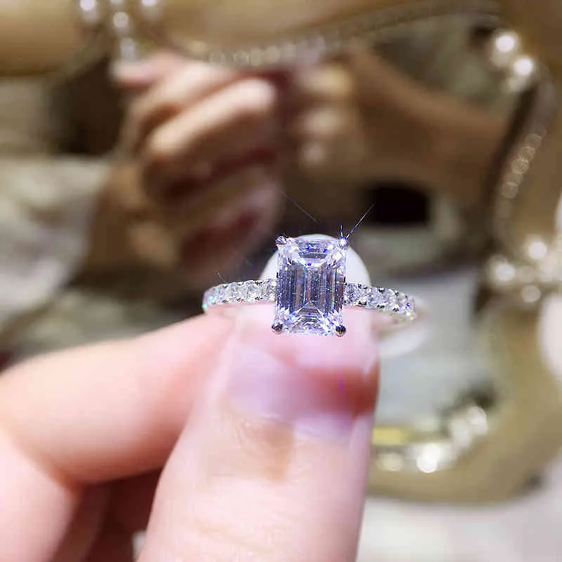 18K 화이트 골드 링 에메랄드 컷 GH 컬러 직사각형 4 발톱 럭셔리 기념일 약혼 반지 Moissanite 쥬얼리