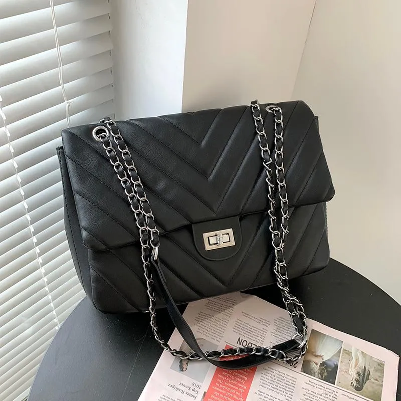 Kvällspåsar SWDF V-line broderi tråd Big Pu Leather Crossbody för kvinnor 2021 Trend Kvinnliga trendingskedjor axelhandväskor