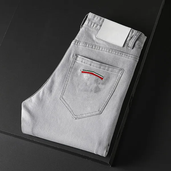 Heren Jeans Designer Zomer Lichtgewicht Stijl Logo Luxe Beroemd Merk Mannen Gewassen Casual Ontwerp Slanke Stretch Skinny Jeans Recht EU US Maat W28-W38