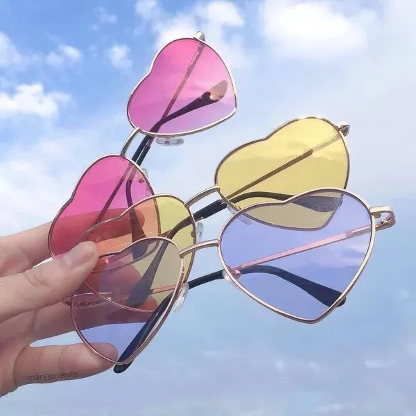 Herzförmige Damen-Sonnenbrille, Festival-Lolita-Stil, ausgefallene Party-Brille, 1 Stück, modische neue Sonnenbrille