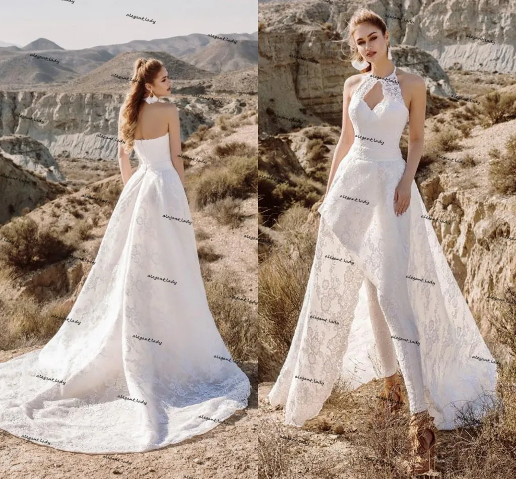 Tuta da sposa country in pizzo pieno con strascico staccabile 2022 Abito da sposa bohemien con scollo all'americana senza schienale e pantalone da spiaggia