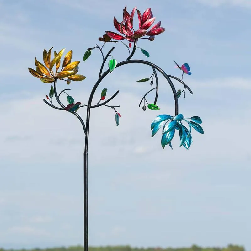 Stor metallvindspinn med tre blommor och fjärilar Väderkvarn Yard Garden Decor Skulptur Hem Ornament Dekorativa Objekt Figuriner