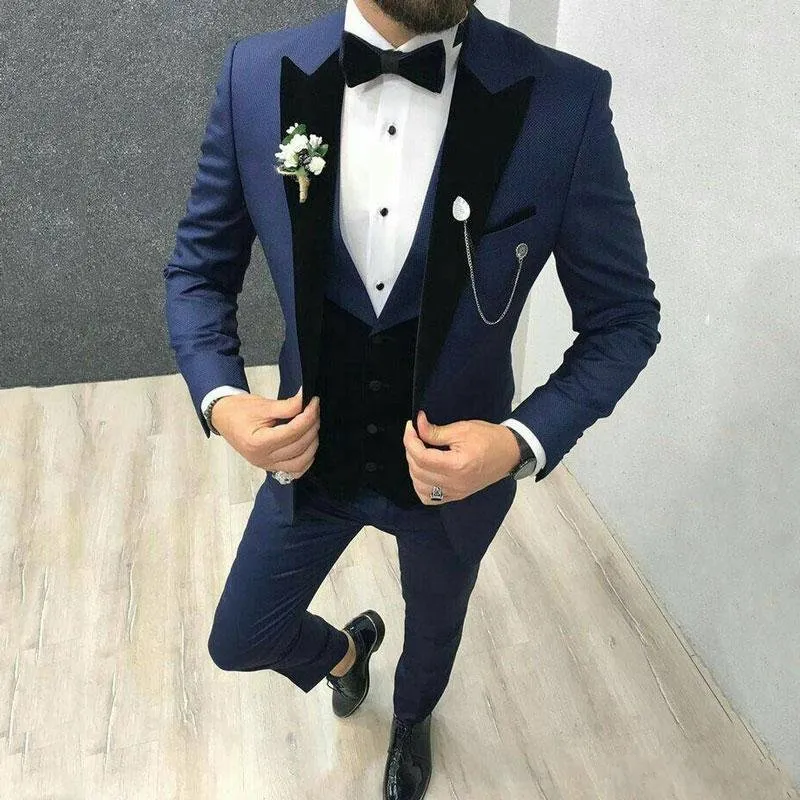 Senaste Design One Button Navy Blue Groom Tuxedos Peak Lapel Bröllop / Prom / Middag Groomsmen Män Passar Blazer (Jacka + Byxor + Vest + Tie) W1324