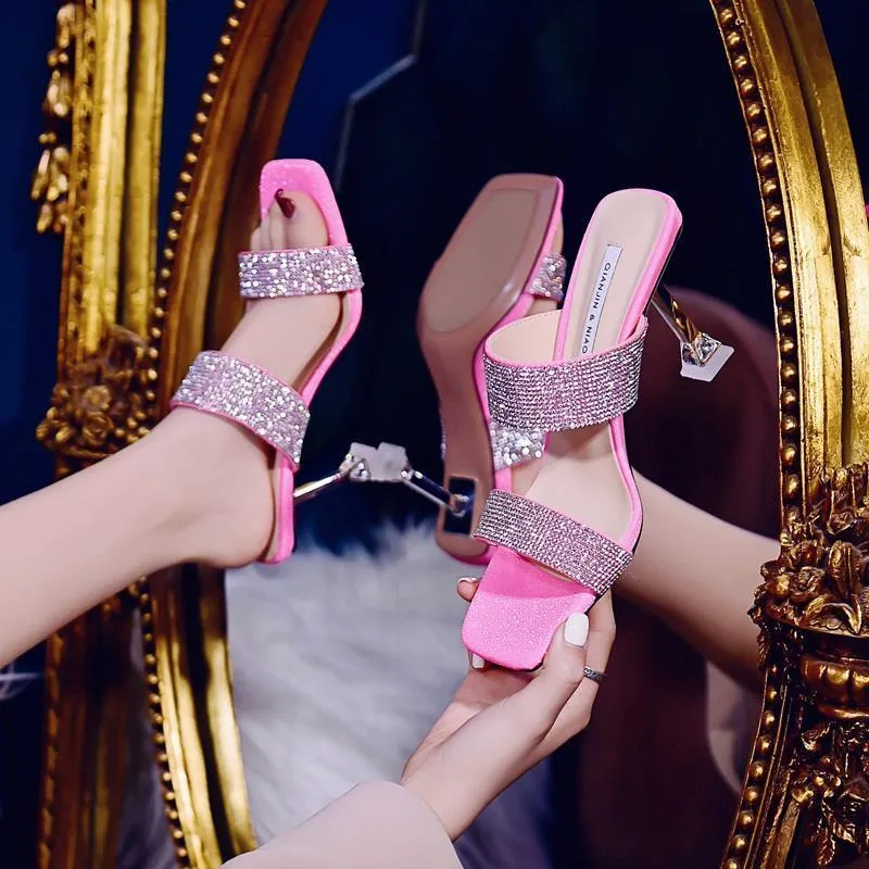 Slippers Whnb Женские сандалии 2021 Летняя цепочка. Цвет блокировки высокой каблуки удобные туфли моды с флисом 8,5 см.