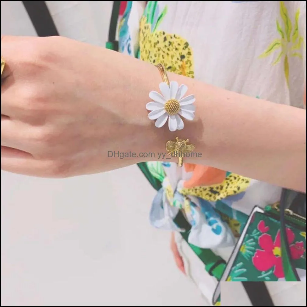 dangles Korean Style Cute Little Daisy Flower Study Earrings For Women Girls Sweet explanation Asymmetric Earring Party Jewelry Gifts