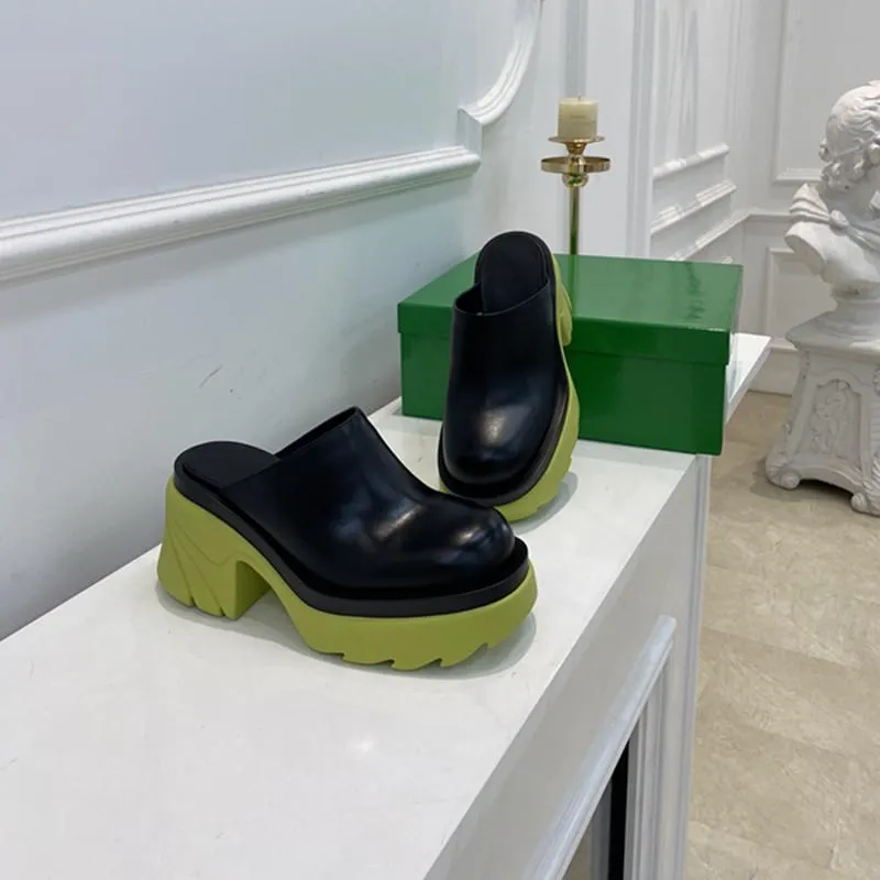 2021 Najnowsze Designer Shoes Sandały damskie Sandały Kapcie Gruby Heel Sole Calf Skóra Górna miękka podszewka Luksusowy wygodny okrągły