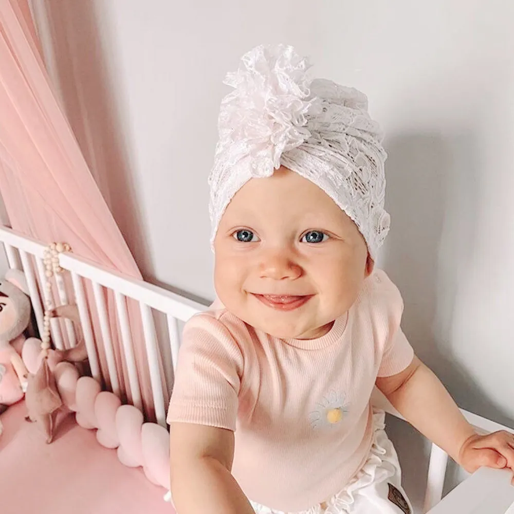 Nyfödd baby blomma spets turban hattar spädbarn småbarn beanie cap shower present foto rekvisita rosa, vit, grå