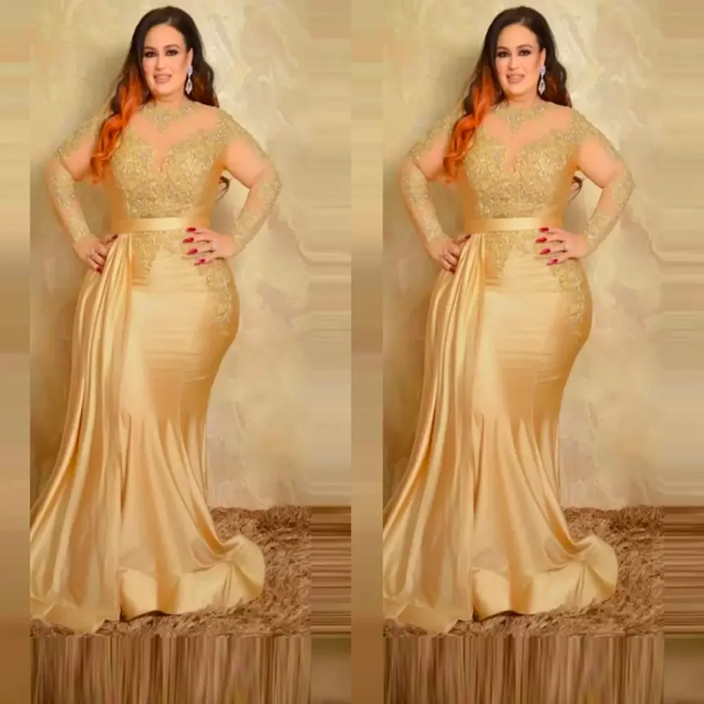 2022 Sexy Plus Size Vestidos de noite formal elegante com mangas compridas Rendas de ouro alta pescoço bainha especial ocasião vestido mãe da noiva