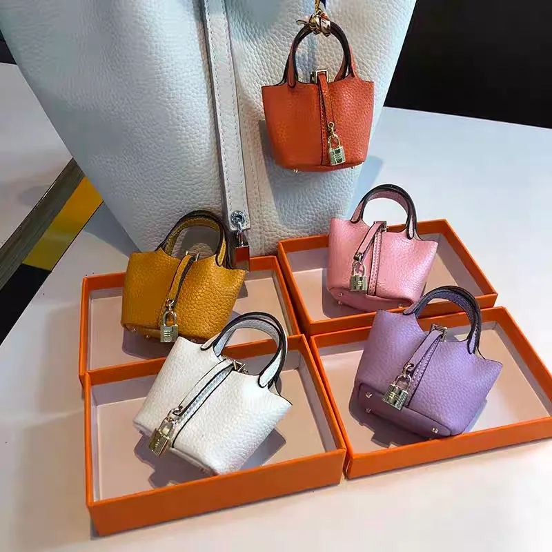 Designer Mini Bags Key Ring Keychain Case Luxurys Handväskor Krok Hanger AirPods Väskor Hörlurar Tillbehör Mini Satchel Koppling Väska Kvinnor Handväska Lady Picotin Lock