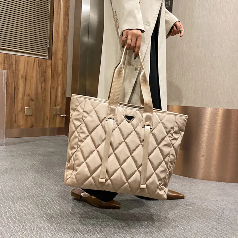 Burberry tote bag 2020 cheap