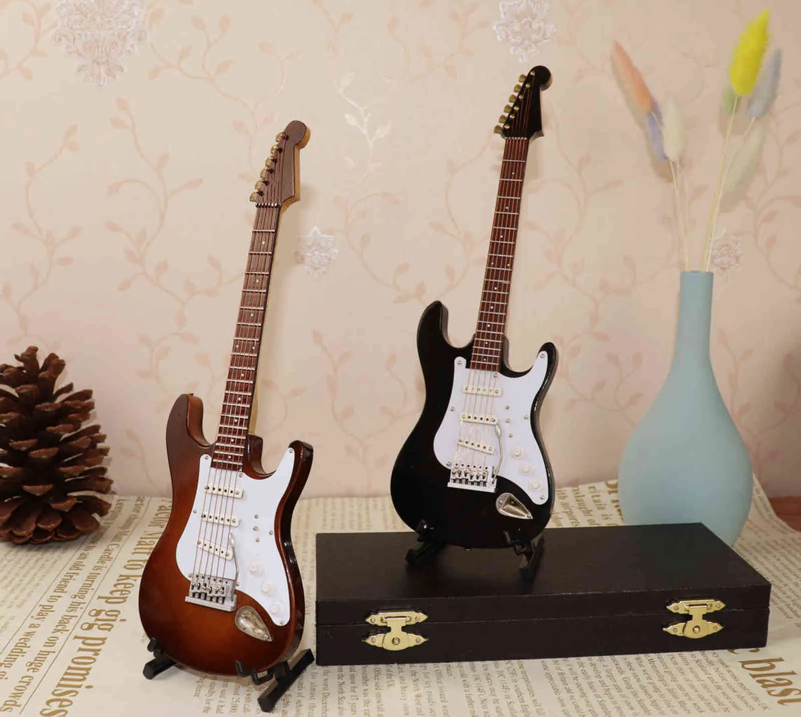 Guitarra clásica Modelo de guitarra eléctrica Mini modelo de adorno de guitarra eléctrica de Guitarra clásica Modelo de guitarra eléctrica Mini modelo de adorno de guitarra eléctrica de