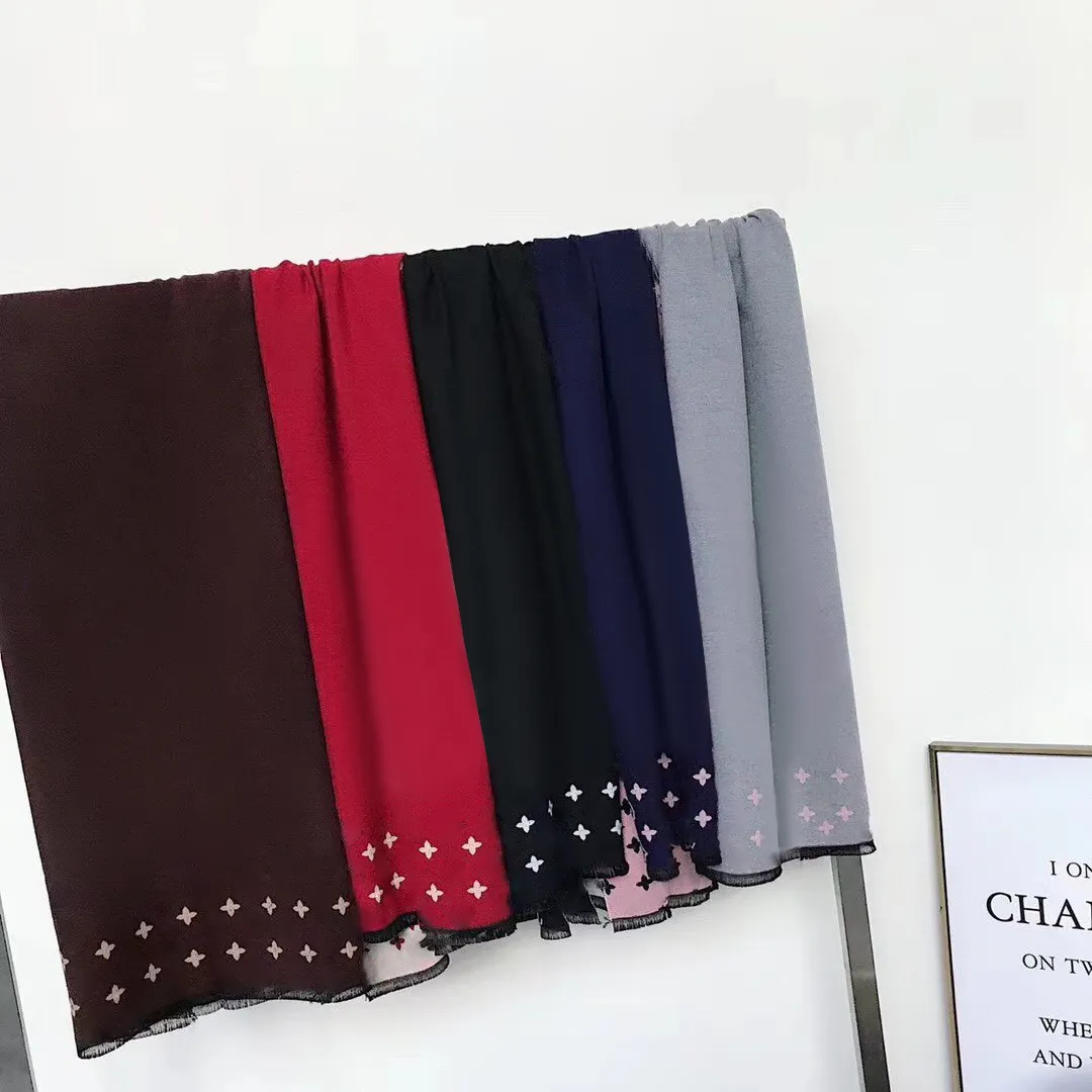 Écharpe d'hiver Pashmina pour femmes Designers chaud 2021 Mode femme vérifier cachemire laine infini épais long châle enveloppement sciarpe grande taille 70 * 180 cm