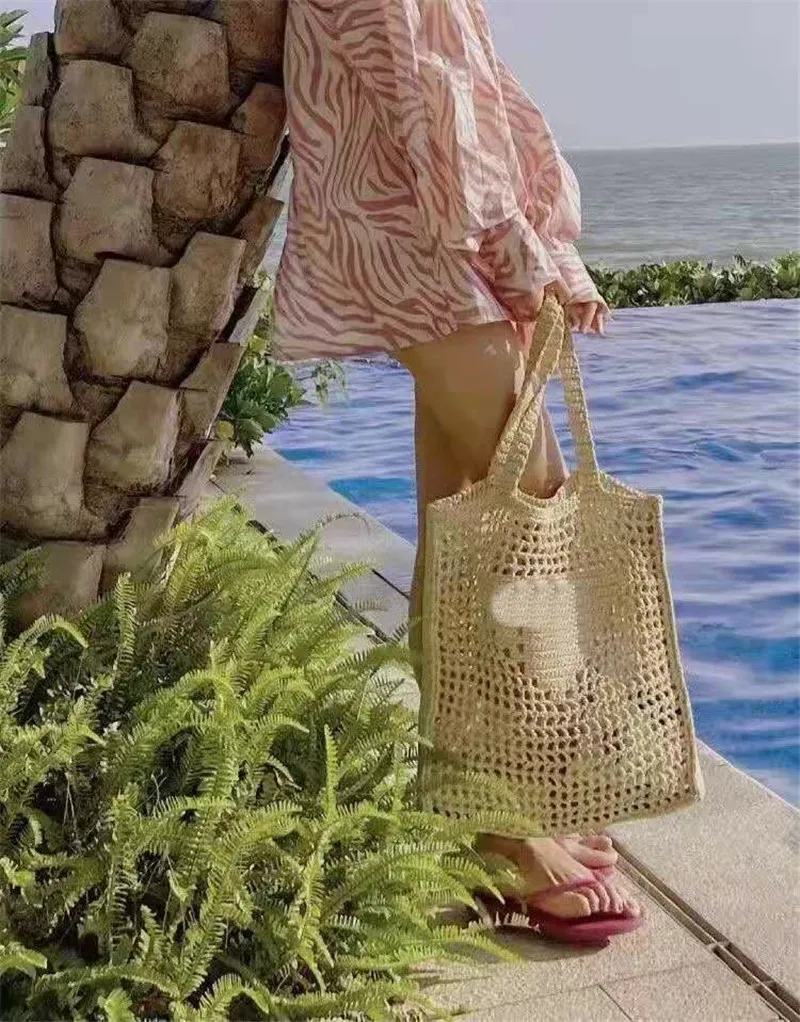 Embracing the Rustic Charm of Raffia Beach Totes to Keep it Natural