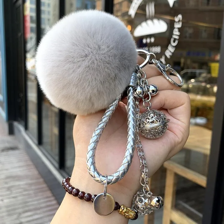 Nyckelringar Fluffy päls pompom mode charm gullig handväska hänge pendant bil nyckelring kedja ornament gå läder rep nyckelring prydnad