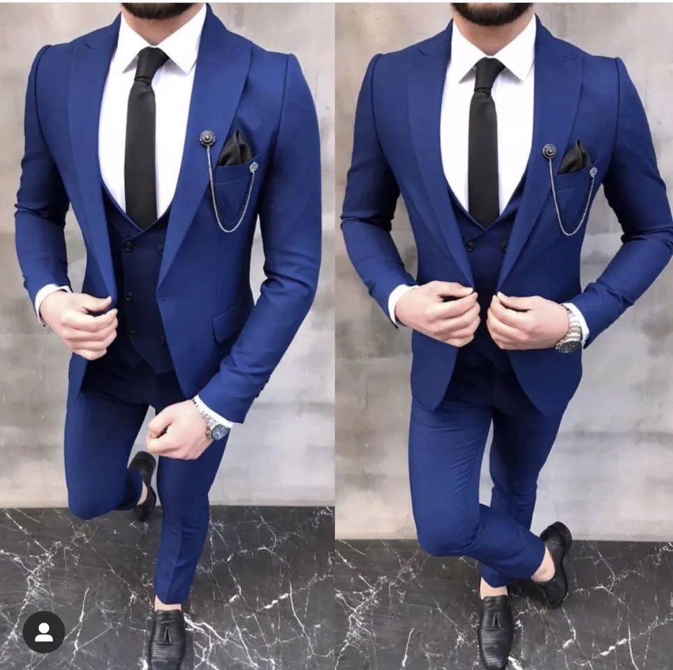 Fashion One Button Smoking dello sposo blu navy con risvolto a punta Matrimonio / ballo di fine anno / cena Groomsmen Abiti da uomo Blazer (giacca + pantaloni + gilet + cravatta) W1411