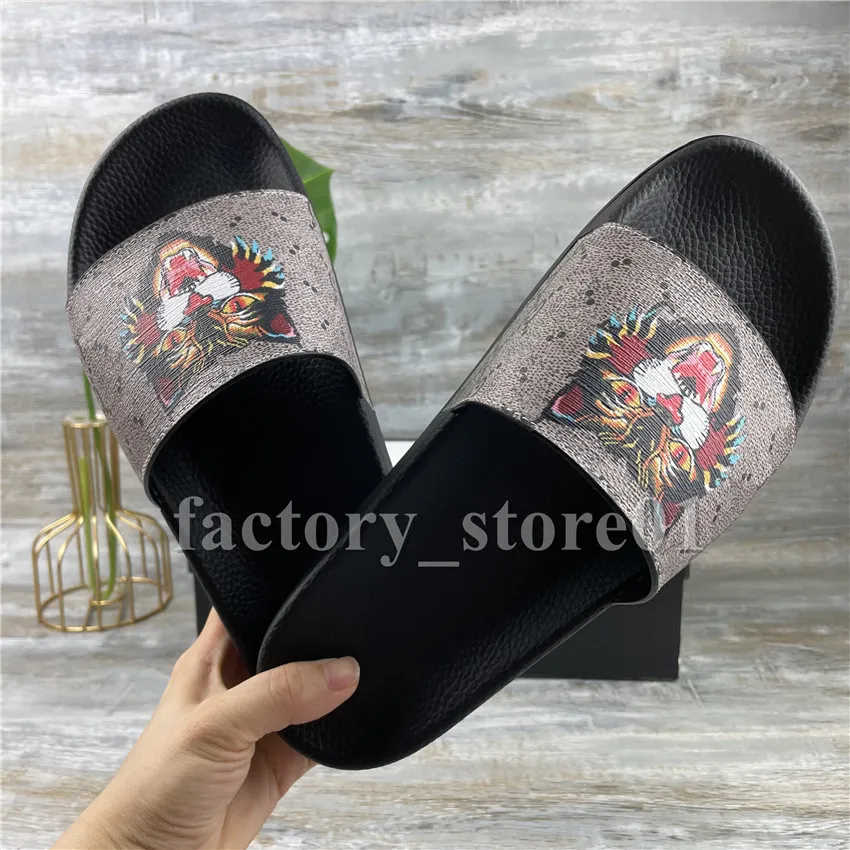 Top Quality Mens Womens Summer Sandals Beach Slide Home Slippers Ladies Flat Sliders Trendy Shoes Print Leather Rubber Flowers Bee Arrow Strawberry