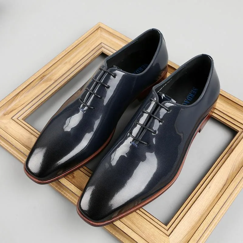 当店お勧め ブランドの夏のフラット男性牛革の靴の手の磨くレースアップの尖ったつま先のオフィスの結婚式のフォーマルドレスオックスフォード 売り大人気 Navigatorseducation Com