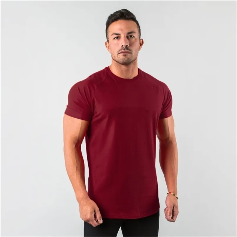 Stylish Plain Tops Fitness Mens T Shirt Short Sleeve Muscle Joggers Bodybuilding Tshirt Male Gym Clothes Slim Fit Tee 210714