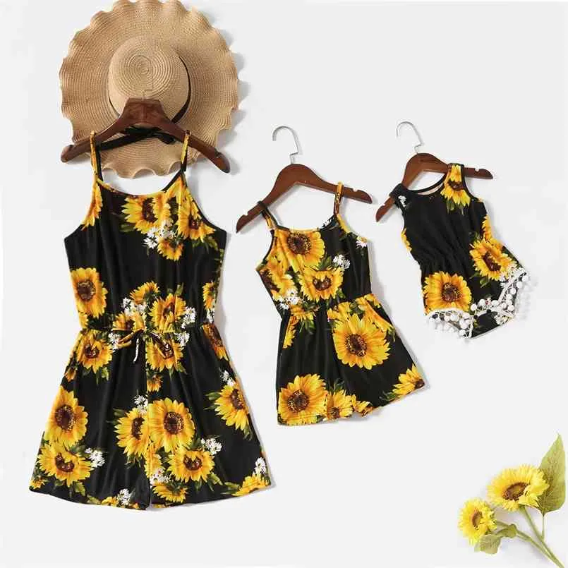 Solros och Daisy Print Matching Black Sling Shorts Rompers 210528