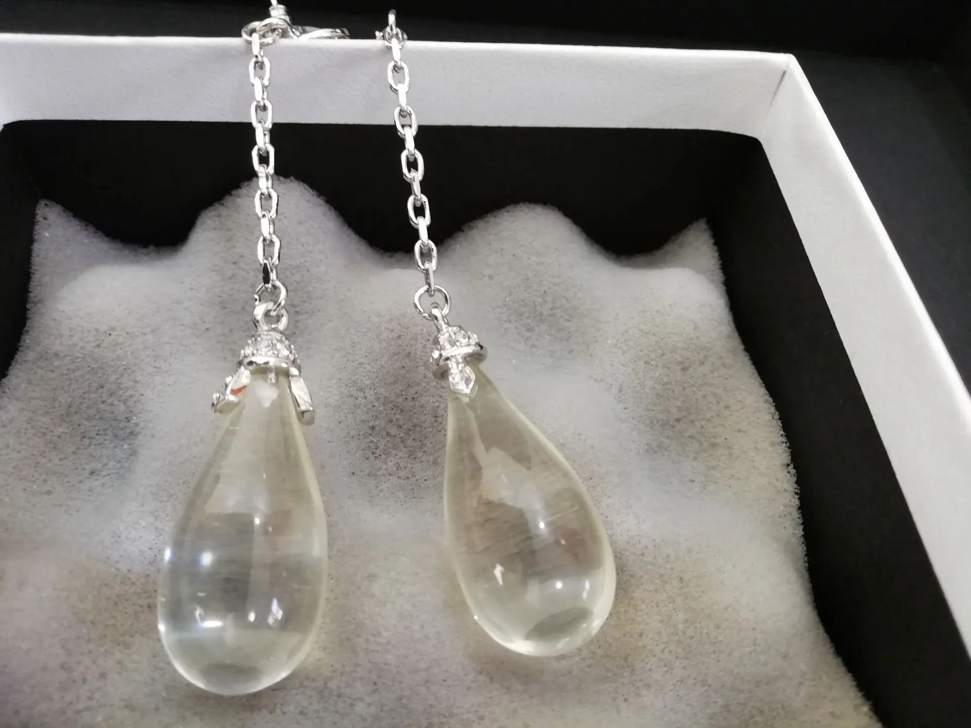 Boucles d'oreilles transparentes en forme de goutte d'eau pour femmes, bijoux cadeaux pour amoureux de fête de mariage avec sac en flanelle