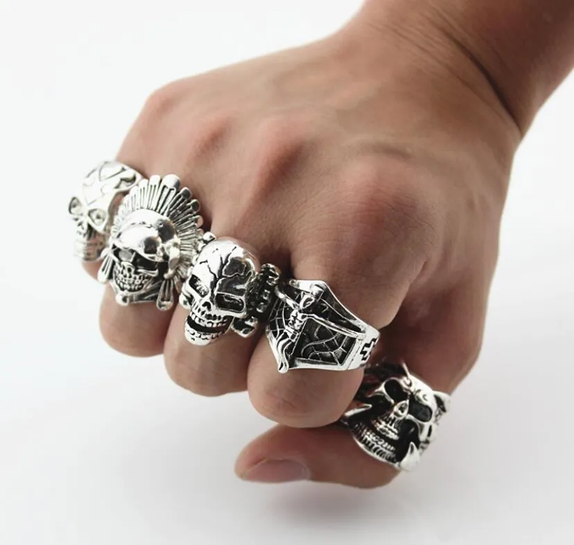 Bague gothique de motard sculptée avec crâne pour hommes, bague Punk rétro Anti-argent, bijoux à la mode en vrac