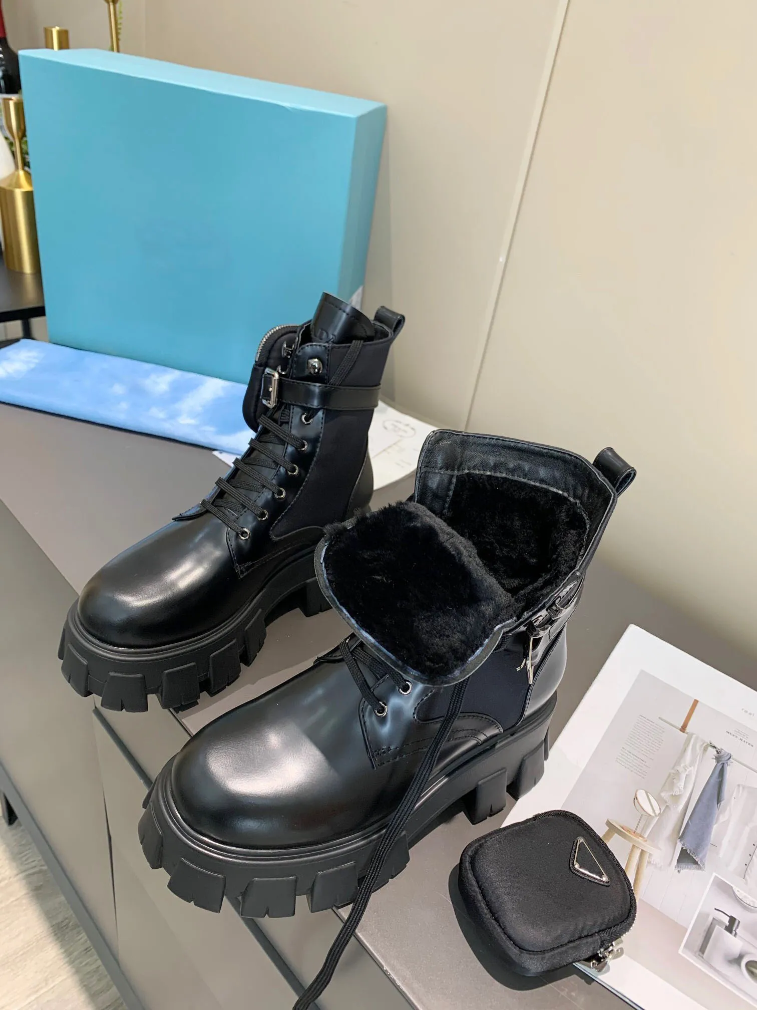 Kvinnor Monolith-stövlar i äkta läder Designer Lady Nylon Pouch Rem Gummi Slitbana Sula Ankel Combat Boot